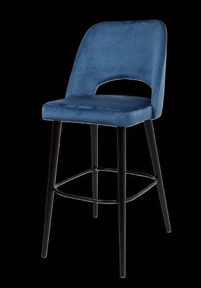 Blaue Barhocke mit schwarzem Gestell und Rückenlehne.