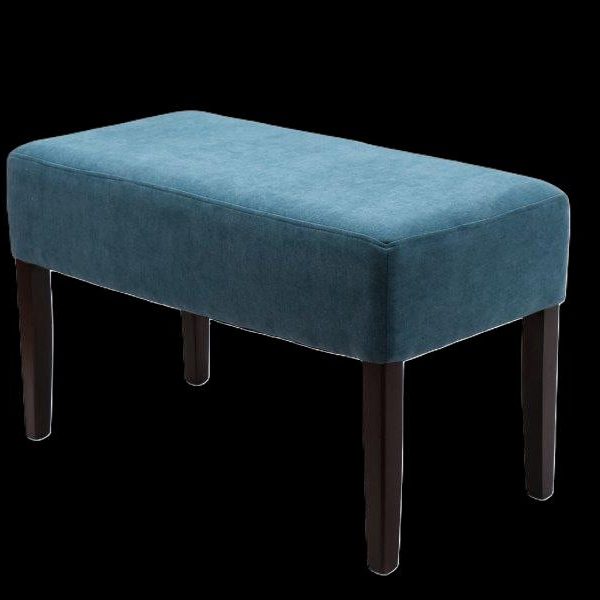 Blauer, gepolsterter Hocker mit vier dunklen Holzbeinen.
