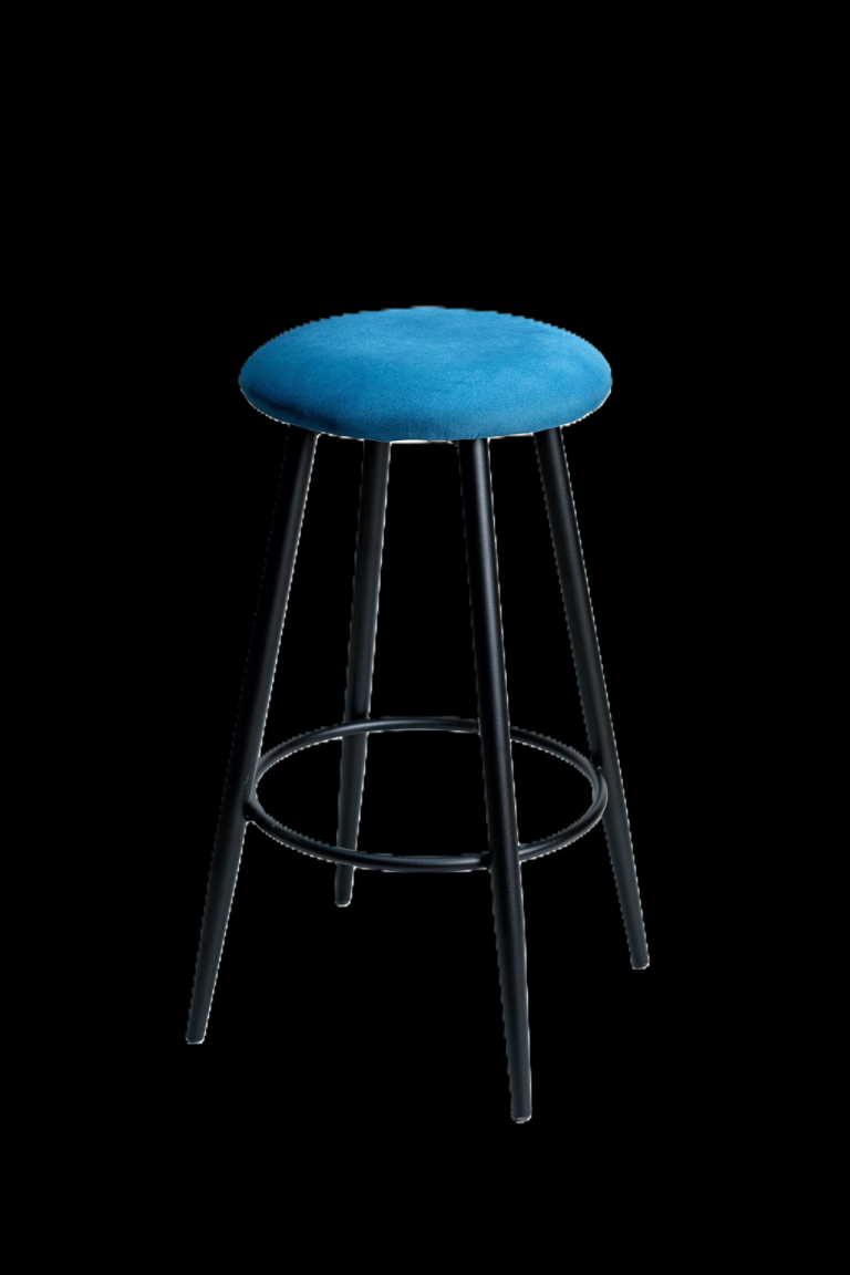 Schlichter Barhocker mit blauer, gepolsterter Sitzfläche und schwarzem Gestell.
