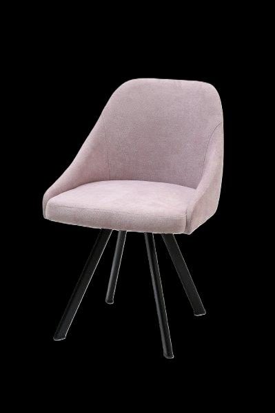 Bequemer, rosa Stuhl mit insgesamt vier schwarzen Beinen und modernem Design.