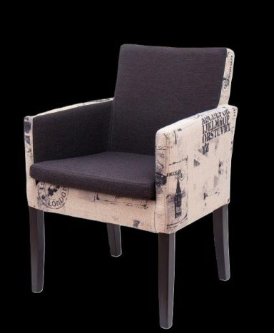 Moderne grau-beige Sessel mit Armlehnen und dunklen Holzbeinen.